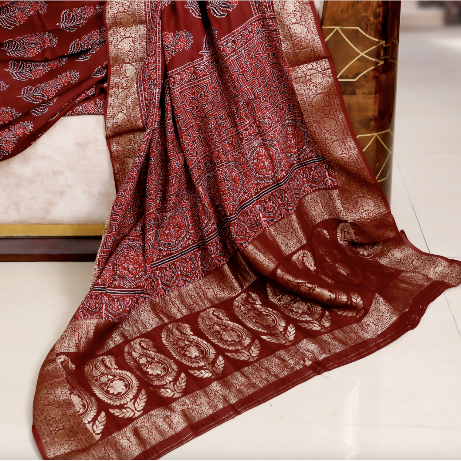 AJRAKH DOLA SILK SAREE (WINE) WITH NAKSHI ZARI PALLU